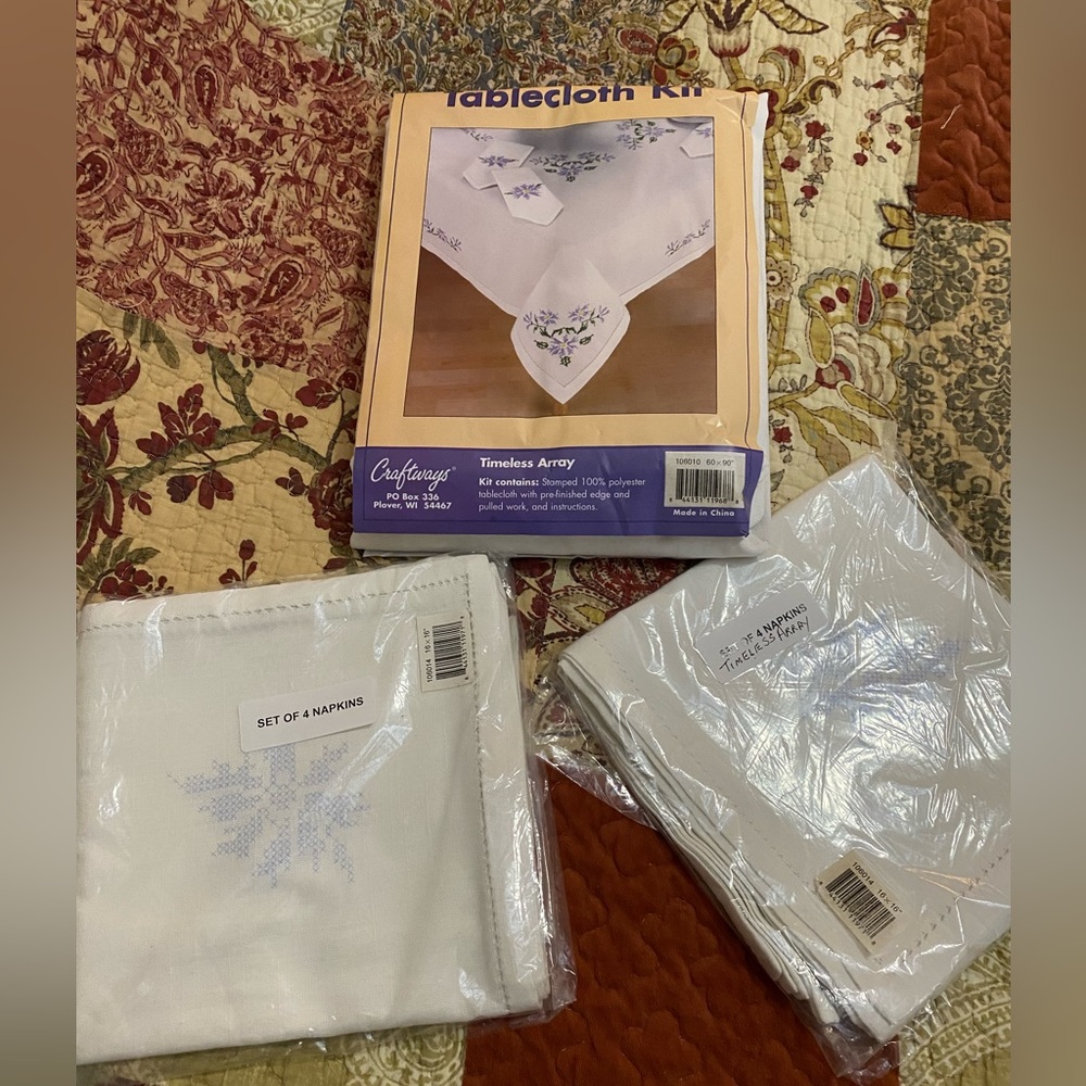 Vintage Craftways Timeless Array Tablecloth Kit and 2 Sets of Napkin Stamped New